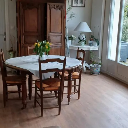 בית נופש Maison Pres Du Centre באיו